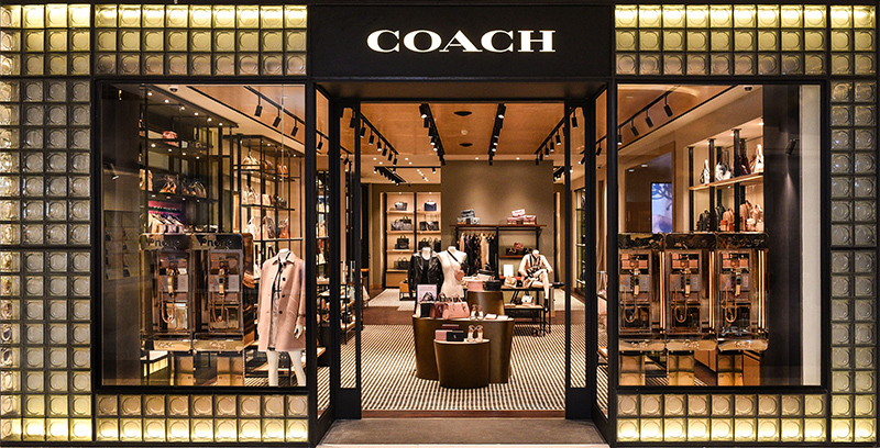 Cửa hoàng Coach tại trung tâm thương mại